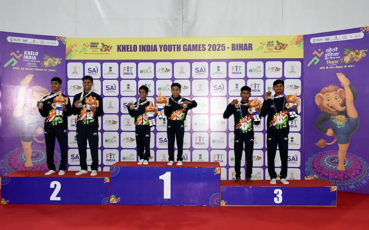 How did Aisangfa Gogoi set a new weightlifting record at KIYG 2025?