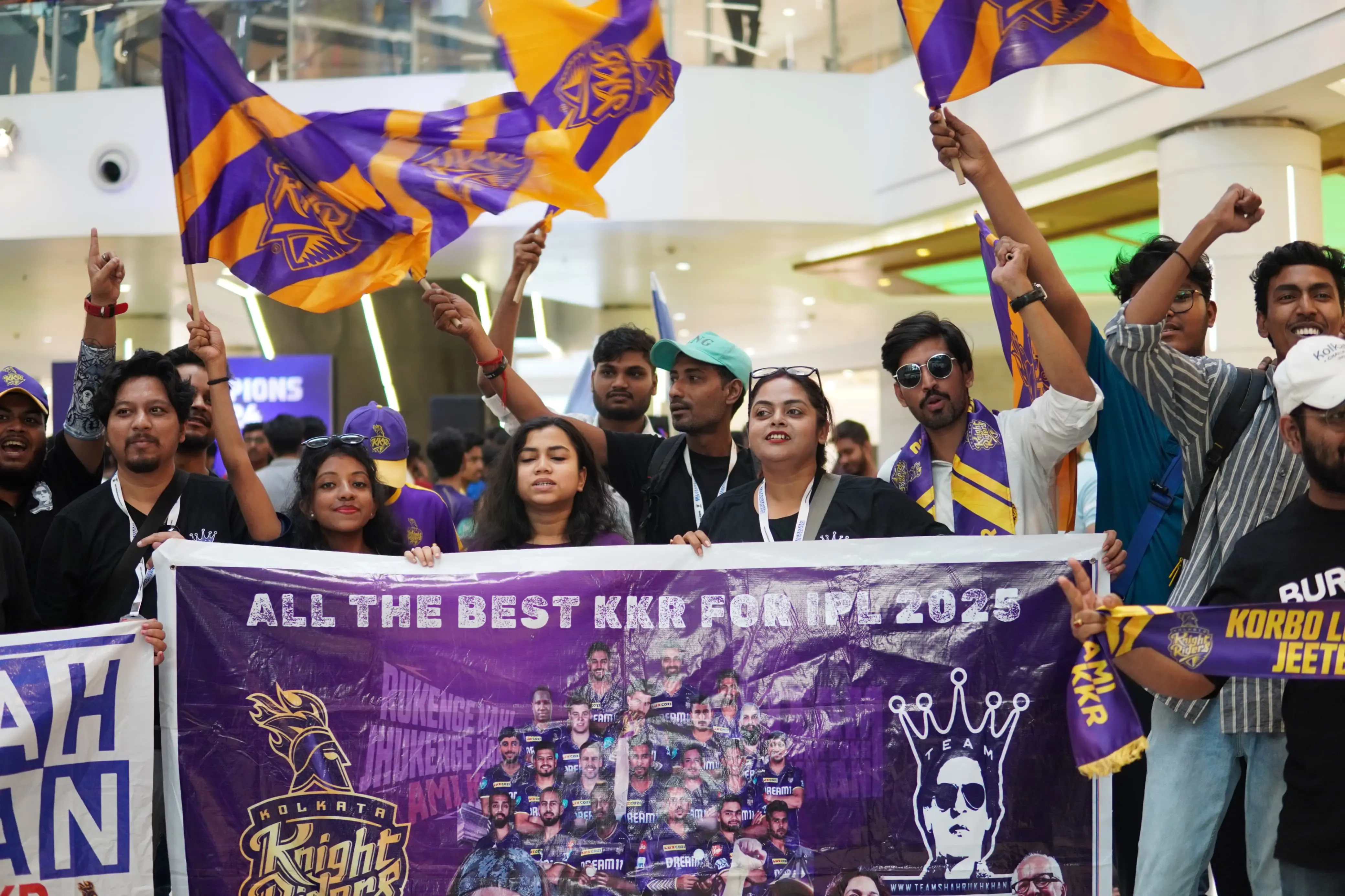 KKR's IPL 2024 Trophy Tour Ends with a Bang at Kolkata's South City Mall