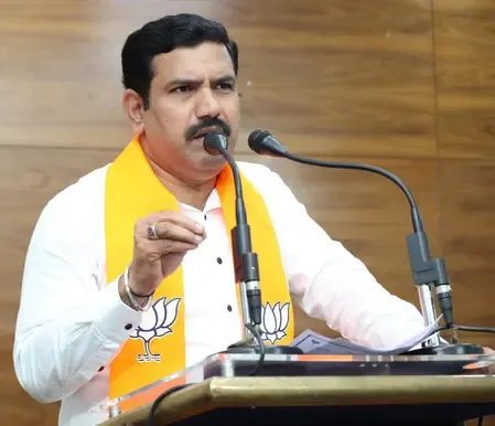 Why is K'taka BJP Criticizing Rahul Gandhi for His Opposition to Voter List Revision in Bihar?