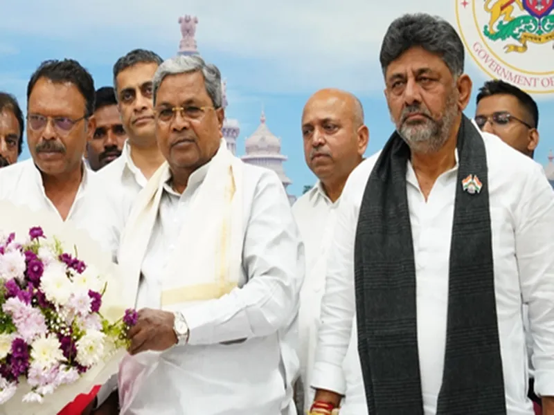 Karnataka's CM Siddaramaiah Embraces 6 Surrendered Maoists with Roses and Indian Constitution