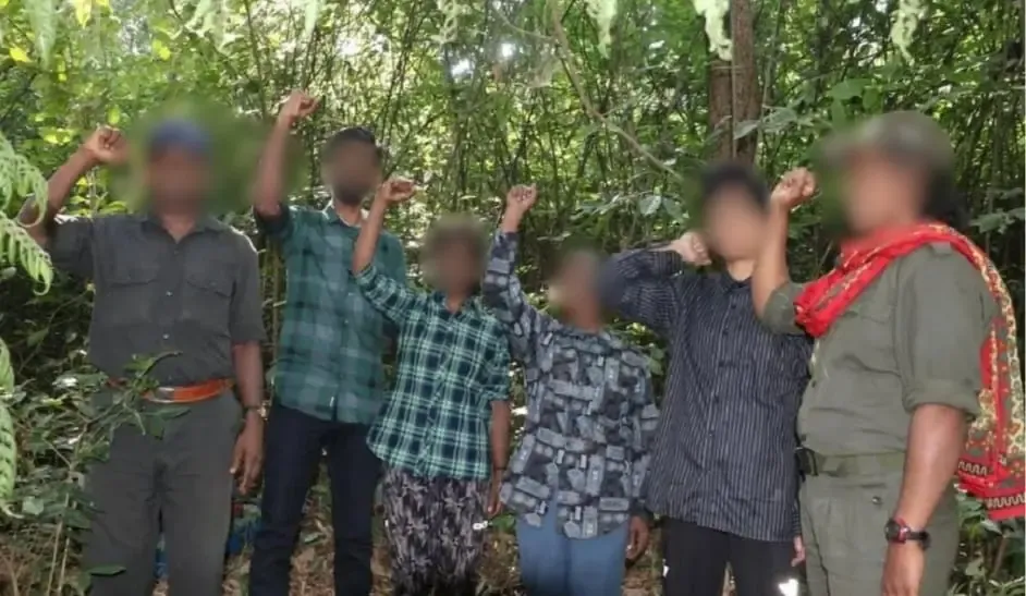 Karnataka: Six Maoists Lay Down Arms in Presence of Chief Minister Siddaramaiah