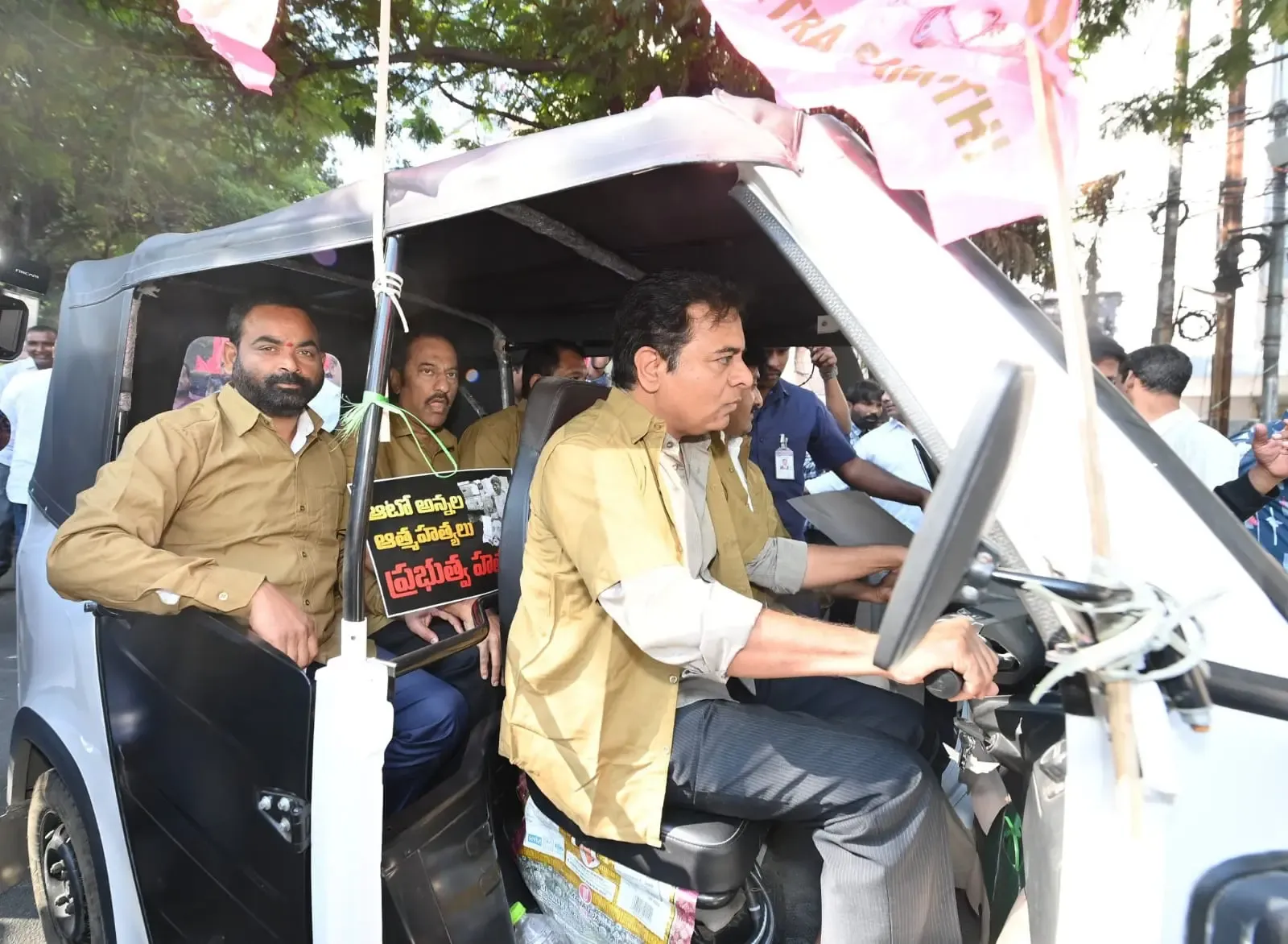 K. T. Rama Rao Takes Autorickshaw to Assembly to Spotlight Issues of Three-Wheeler Drivers