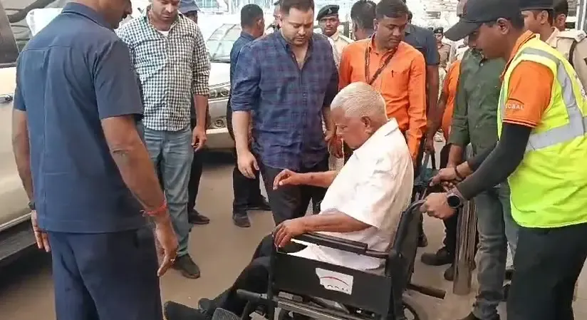 Lalu Prasad and Tejashwi Yadav Join AIMPLB's Protest Against Waqf Bill in Patna, Vow to Fight