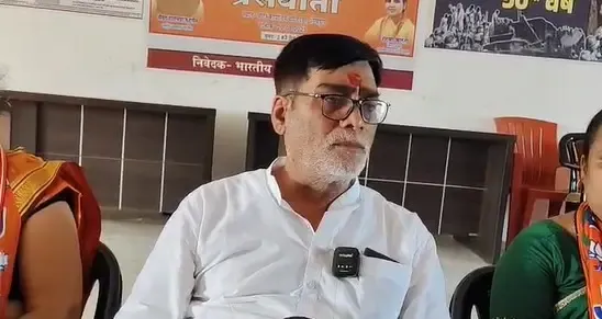 <b>क्या लालू यादव का बेटा कांग्रेस का पिछलग्गू बनकर घूम रहा है?</b>