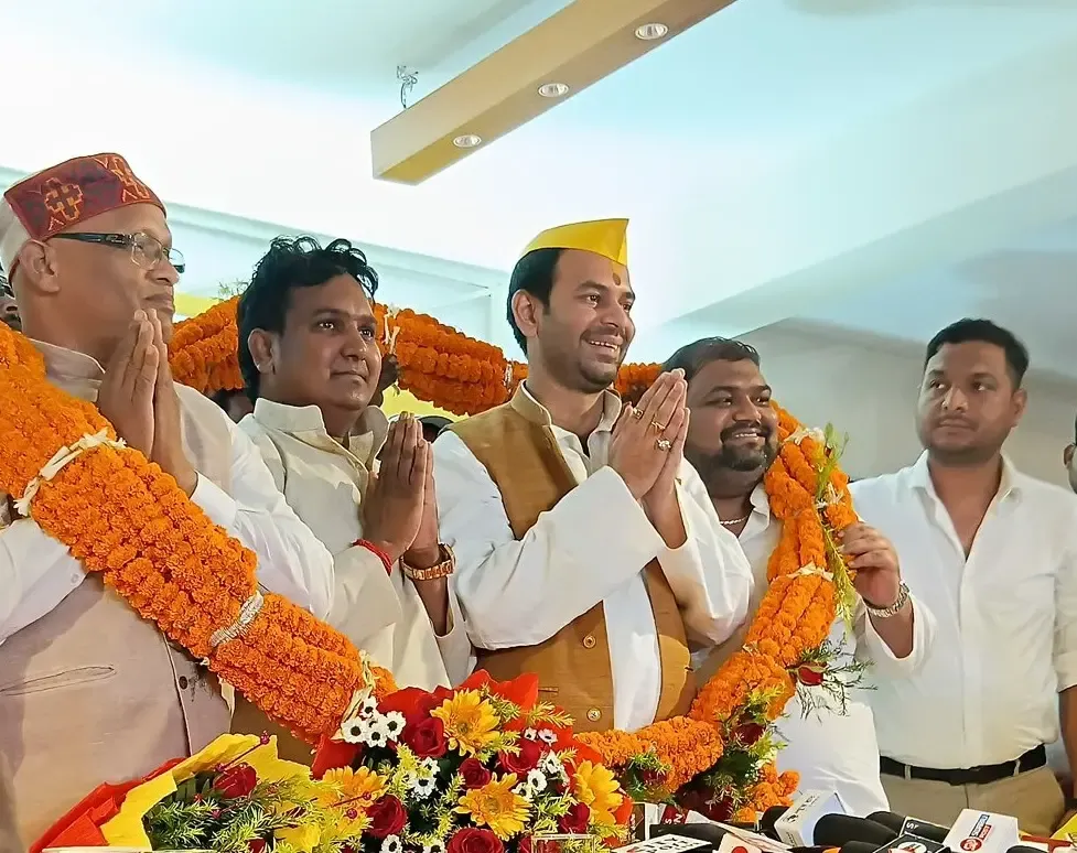 क्या लालू यादव के बेटे तेज प्रताप ने फिर से बगावती तेवर दिखाए हैं? पांच दलों से किया गठबंधन!