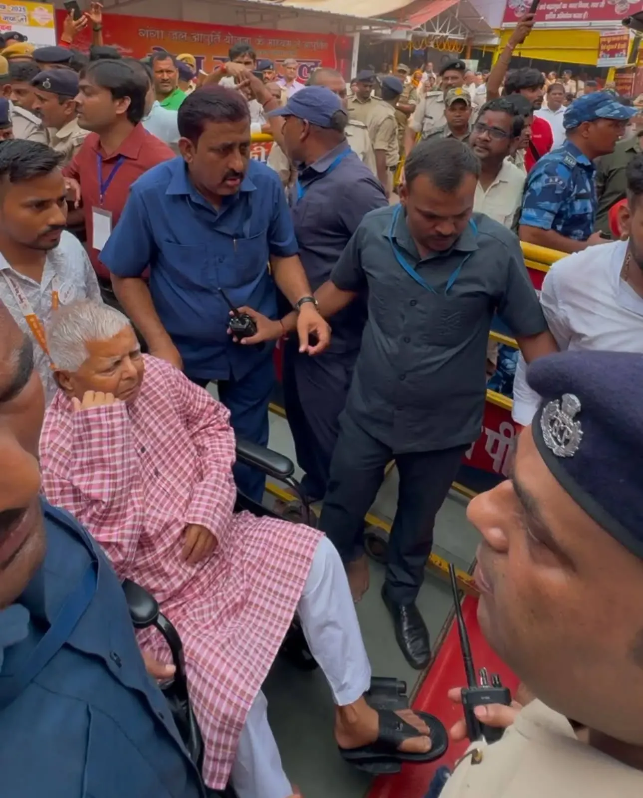 क्या लालू यादव परिवार संग गयाजी पहुंचे और पूर्वजों की आत्मा की शांति के लिए पिंडदान किया?