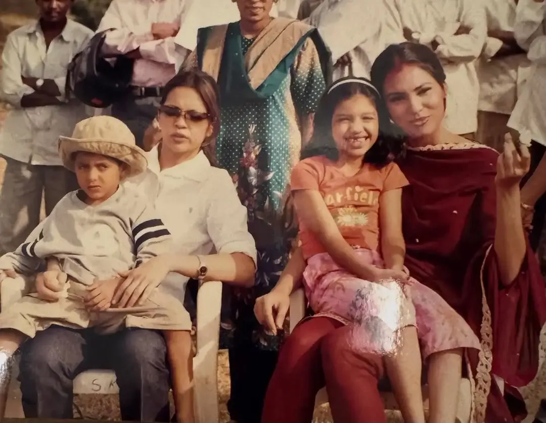 How has Lara Dutta praised Deanne Panday's dedication to her children?