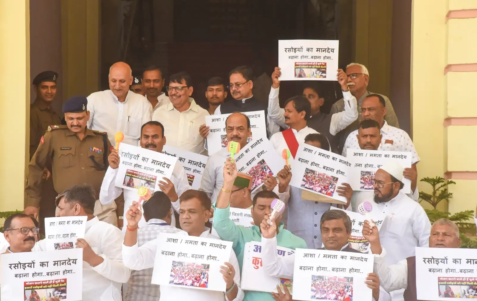 Leftist Parties Demonstrate at Bihar Assembly Over Delayed Payments to Panchayat Officials