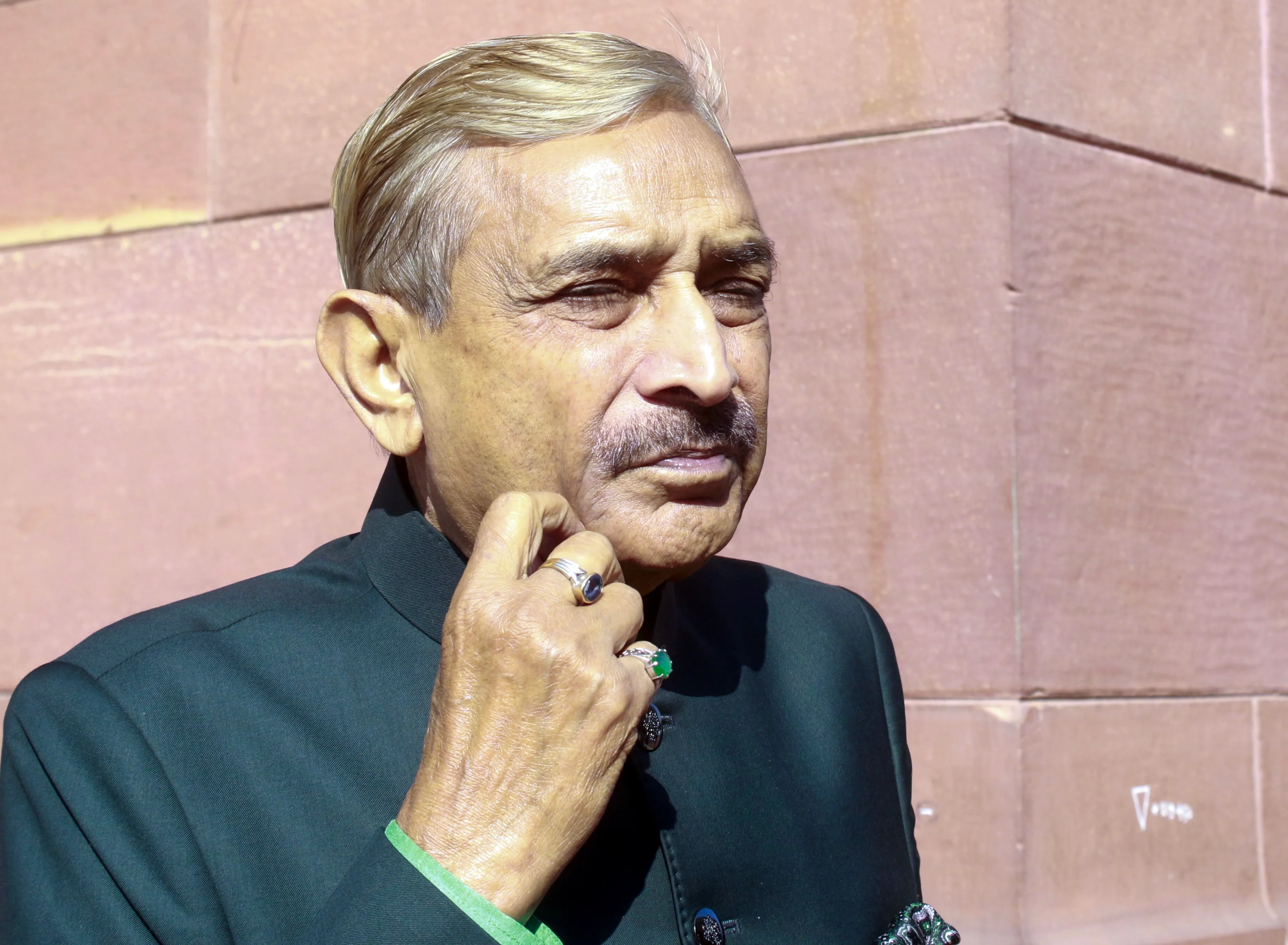 Is Less Knowledge Really Dangerous? Pramod Tiwari Challenges BJP's Nishikant Dubey
