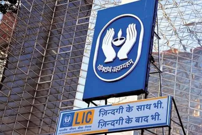 How much did LIC’s new business premium grow in April?