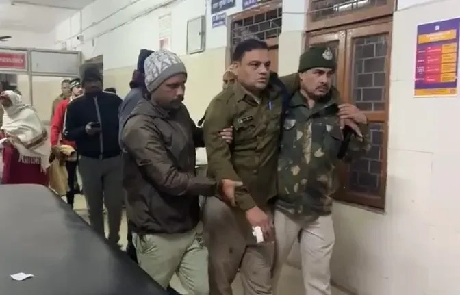 Excise Police Team in Madhya Pradesh Assaulted by Liquor Mafia; Four Officers Injured