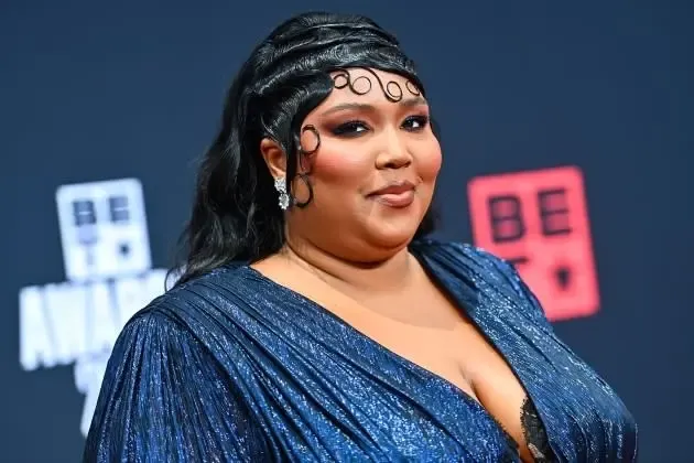 Lizzo Showcases Weight Loss Journey in Latest Selfies