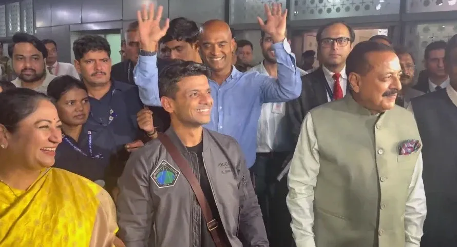 How Did Delhi Residents Welcome Astronaut Shubhanshu Shukla?