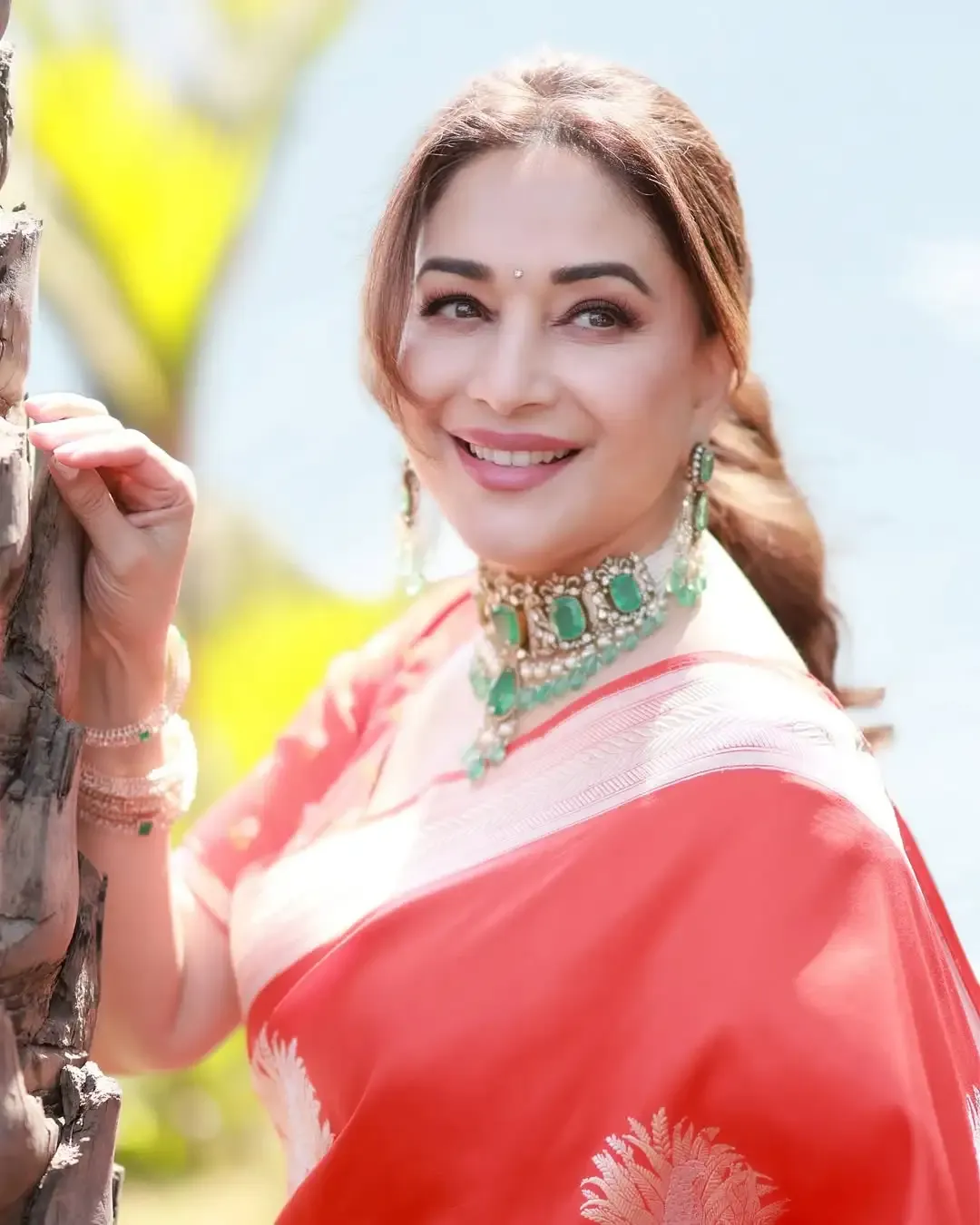 What Memories Does Madhuri Dixit Recall from ‘Hum Aapke Hain Koun’ as Rain Falls?
