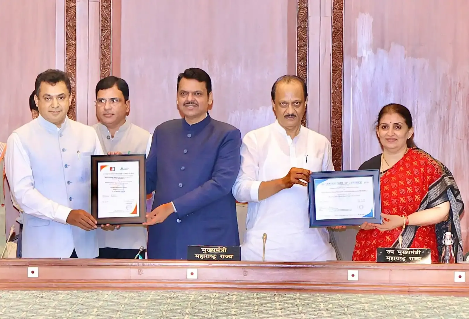 How is Maha CM advancing carbon neutrality for Metro Lines 2A and 7?