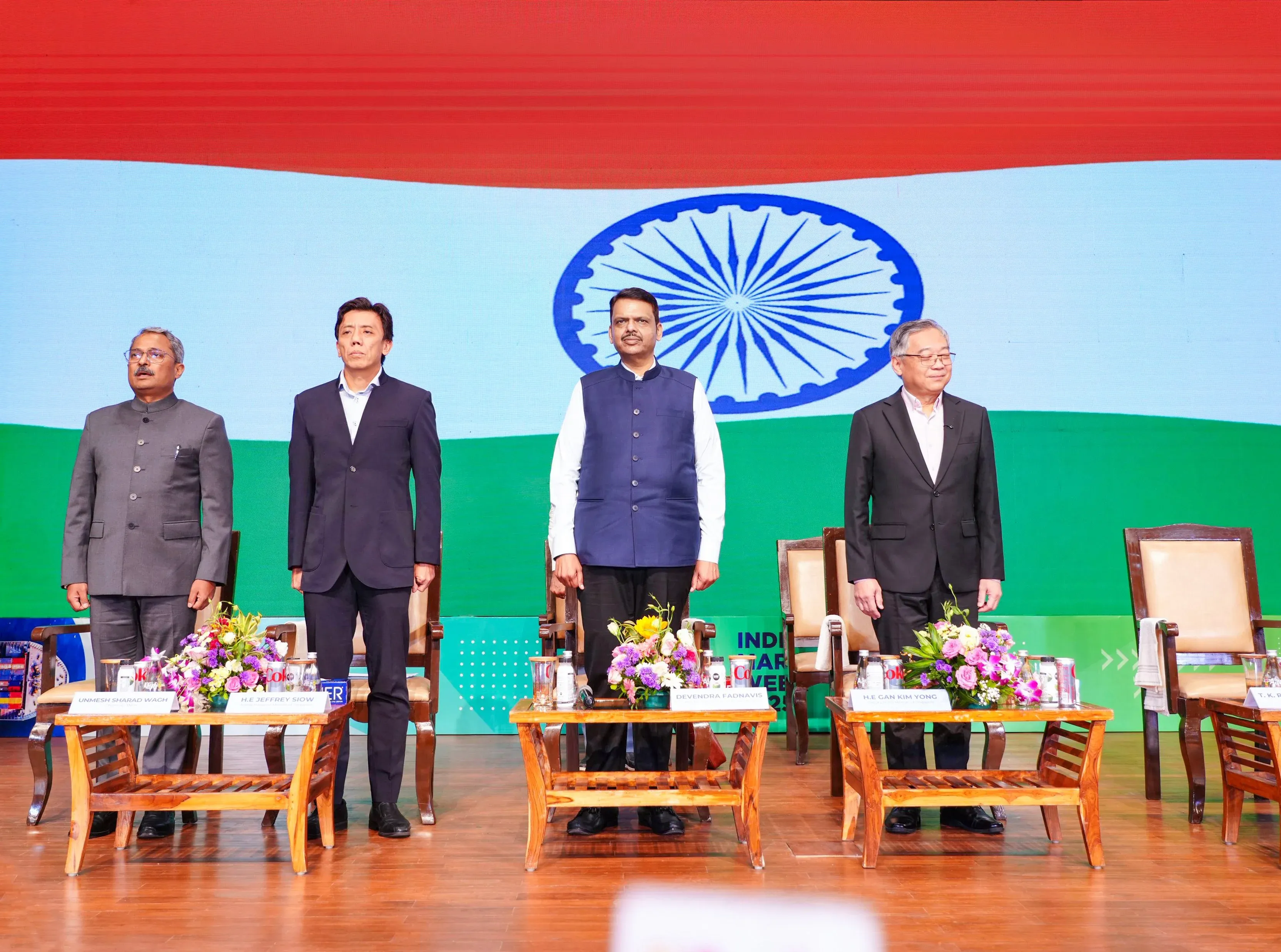 How is Singapore Collaborating with Maharashtra for the Vadhavan Port Development?