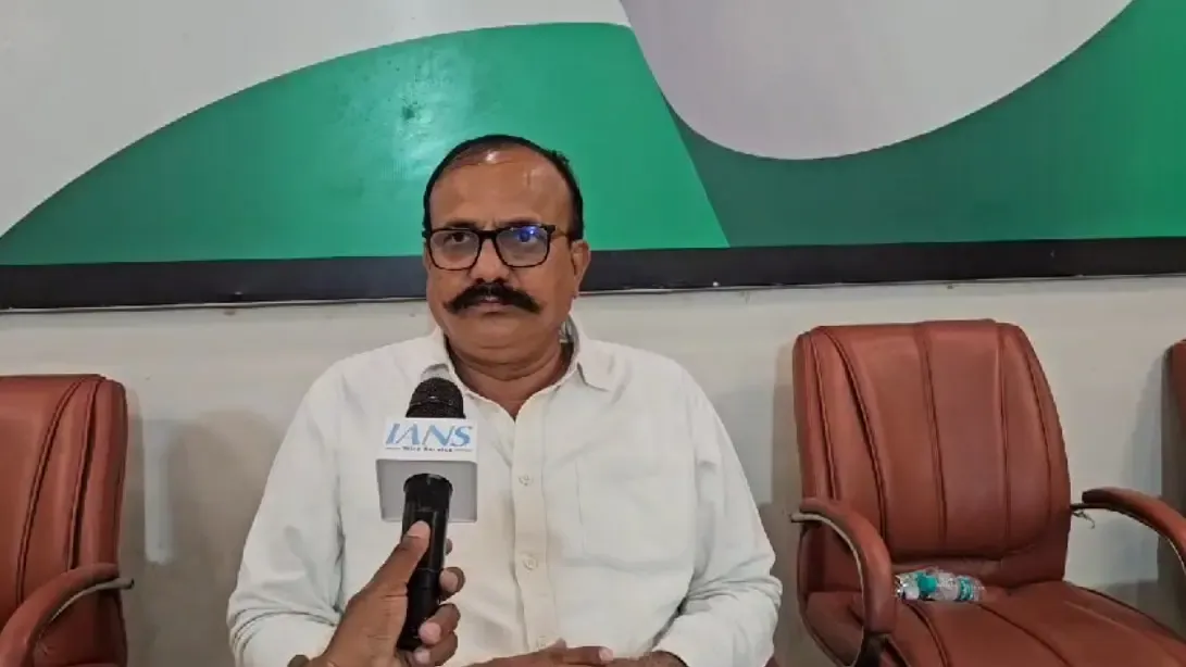 Maharashtra Congress Chief Sapkal Refuses to Revoke Remarks on Fadnavis