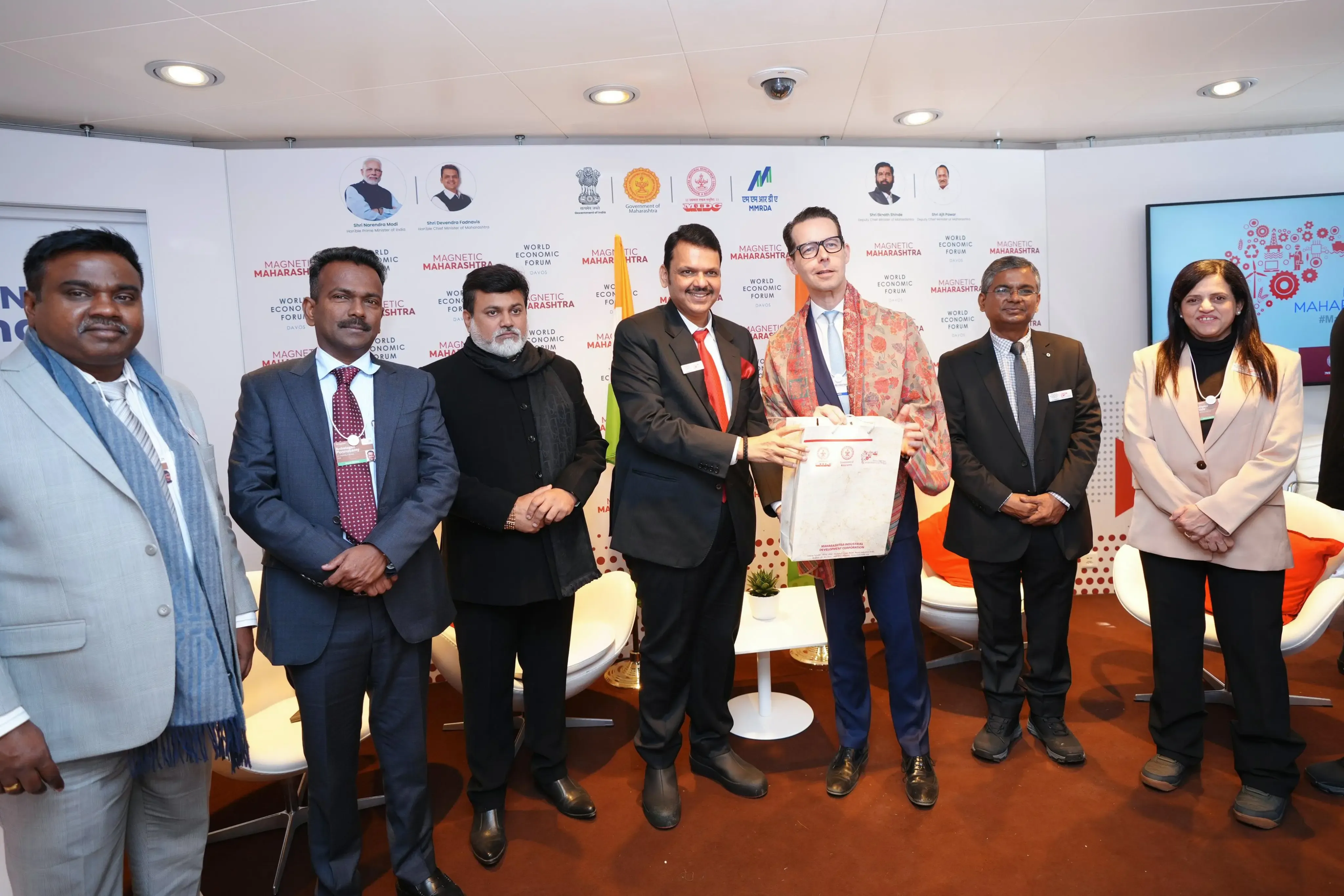 Maharashtra Government Secures 18 MoUs for Rs 4.99 Lakh Crore Investments in Davos
