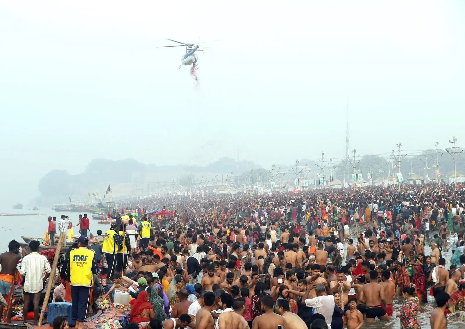 Maha Kumbh 2025: Devotees Blessed with Rose Petals on Maha Shivratri