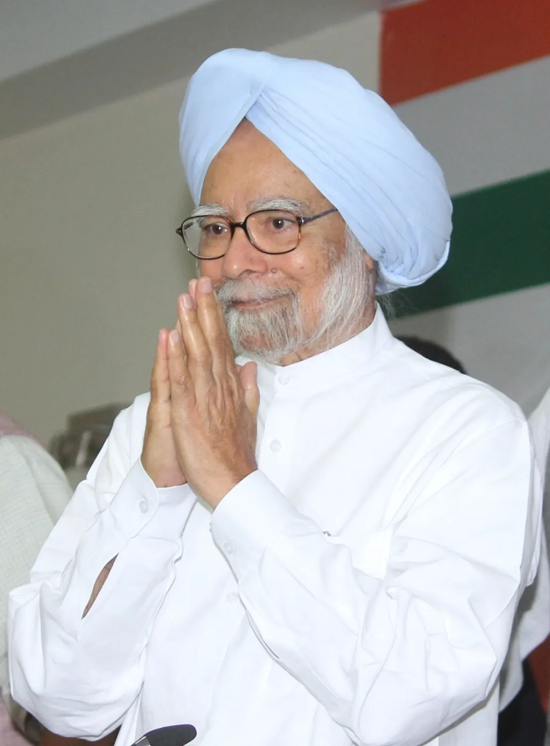 Maharashtra Leaders Pay Tribute to Dr. Manmohan Singh's Remarkable Legacy