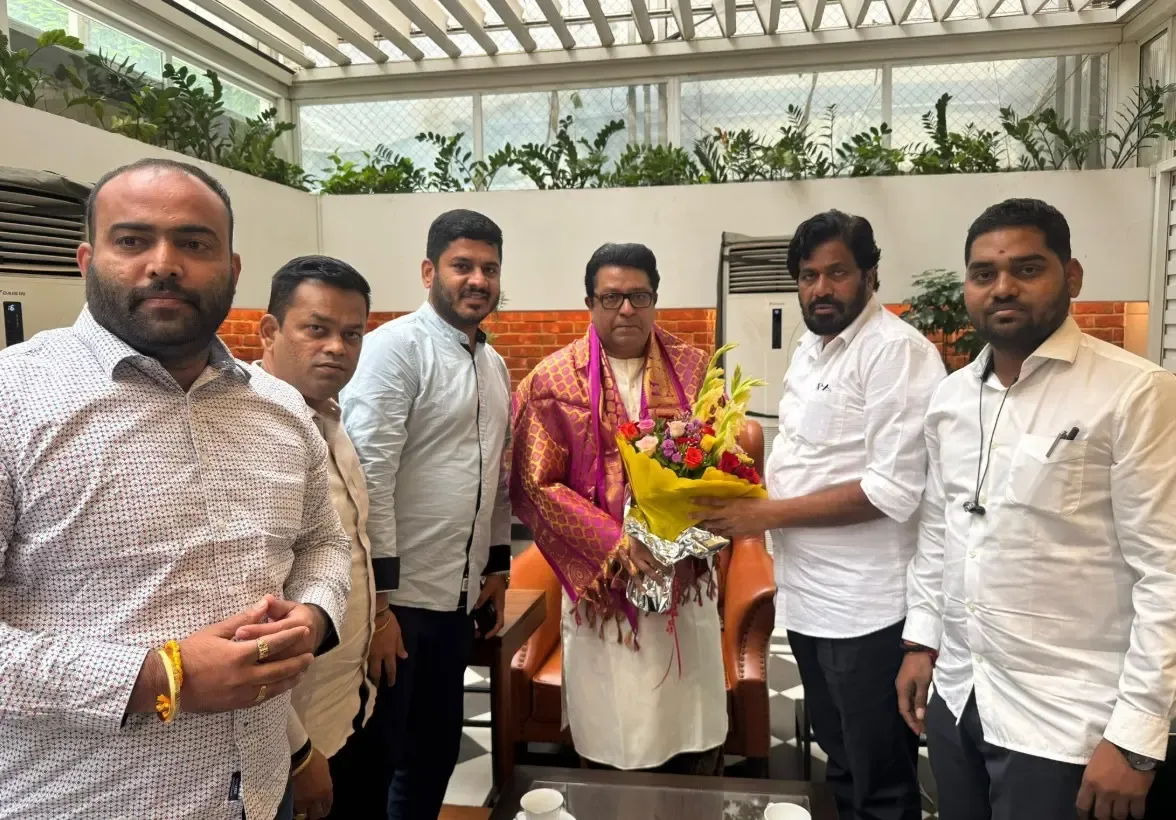 क्या बच्चू कडू ने राज ठाकरे से मिलकर किसानों की आत्महत्या के मुद्दे पर चर्चा की?