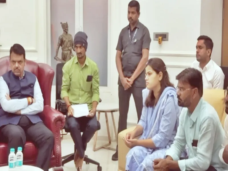 Maharashtra: Chief Minister Fadnavis Engages with Family of Murdered Sarpanch, Promises Justice