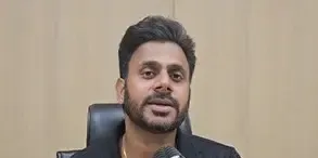 क्या मैनचेस्टर टेस्ट में इंग्लैंड की टीम ने भारतीय टीम को पीछे छोड़ दिया है?