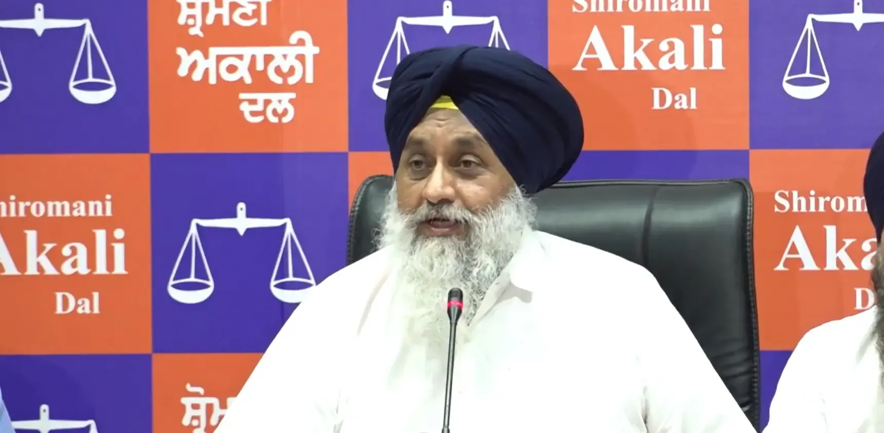 क्या मजीठिया के समर्थकों को नजरबंद किया जा रहा है, पंजाब में अघोषित आपातकाल?