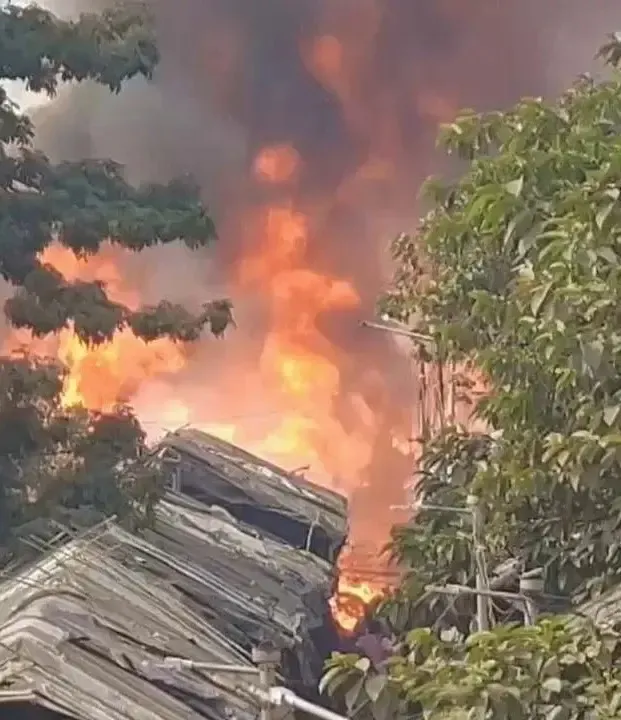Significant Blaze Engulfs Slum in Kolkata, Displacing Numerous Families