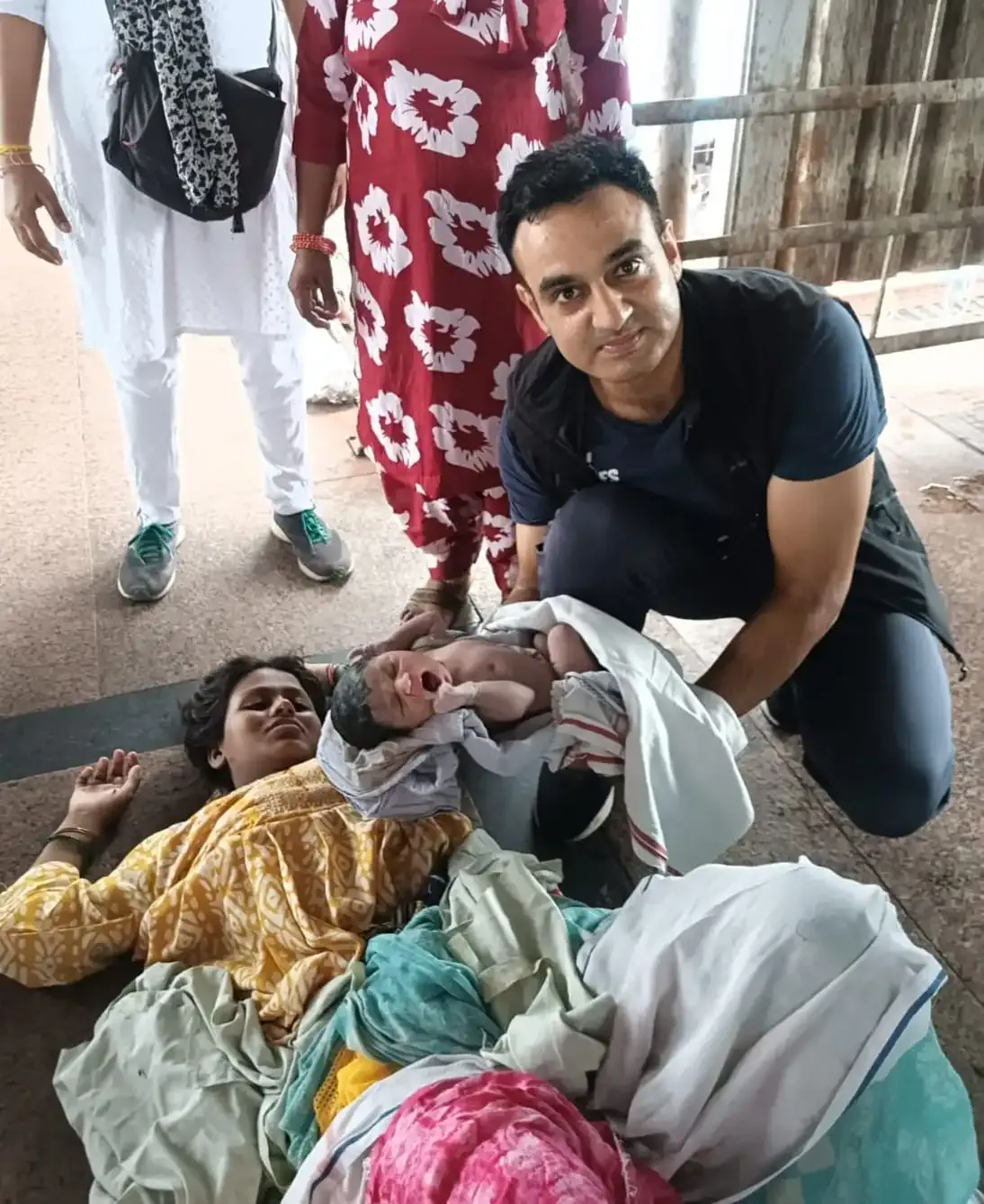 How Did Major Rohit Bachwala Earn the Chief of Army Staff Commendation Card for Assisting in a Baby Delivery at Jhansi Railway Station?