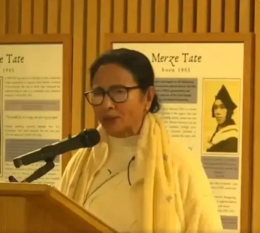 Mamata Banerjee Interrupted by Protesting Students at Oxford University Event