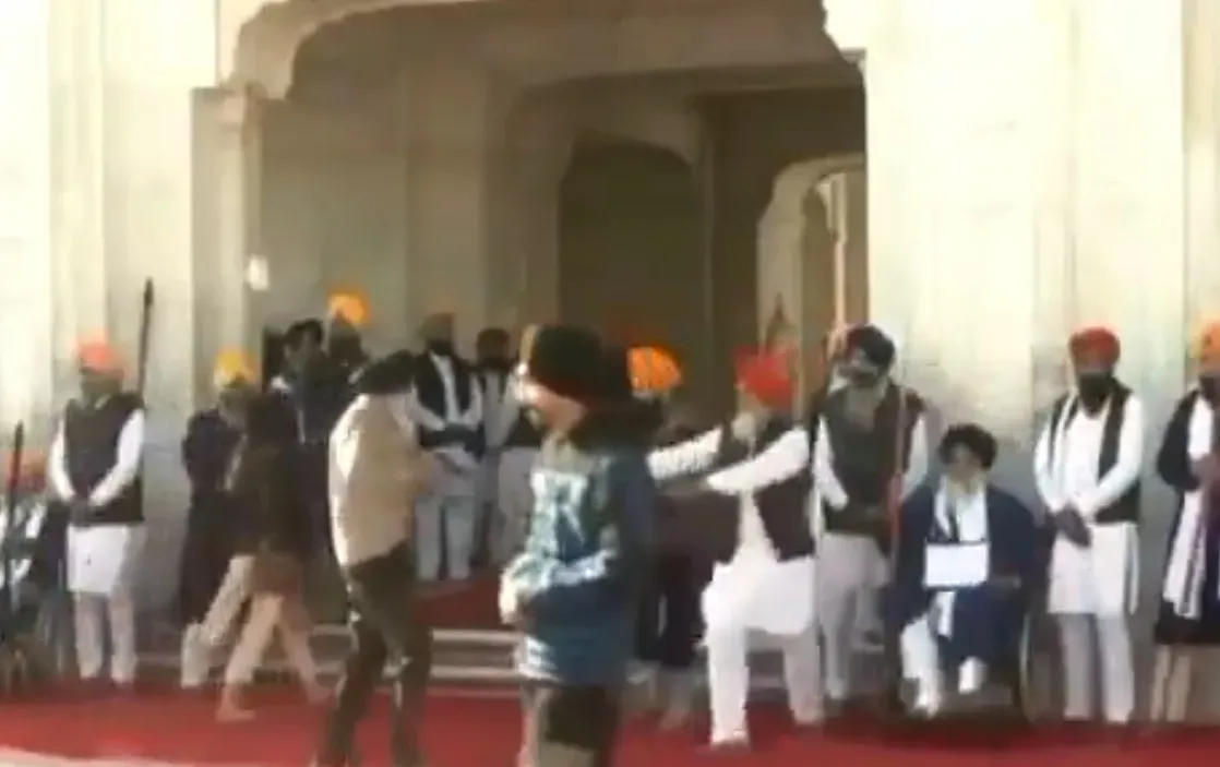 Man tries to shoot Sukhbir Badal at Golden Temple, arrested 