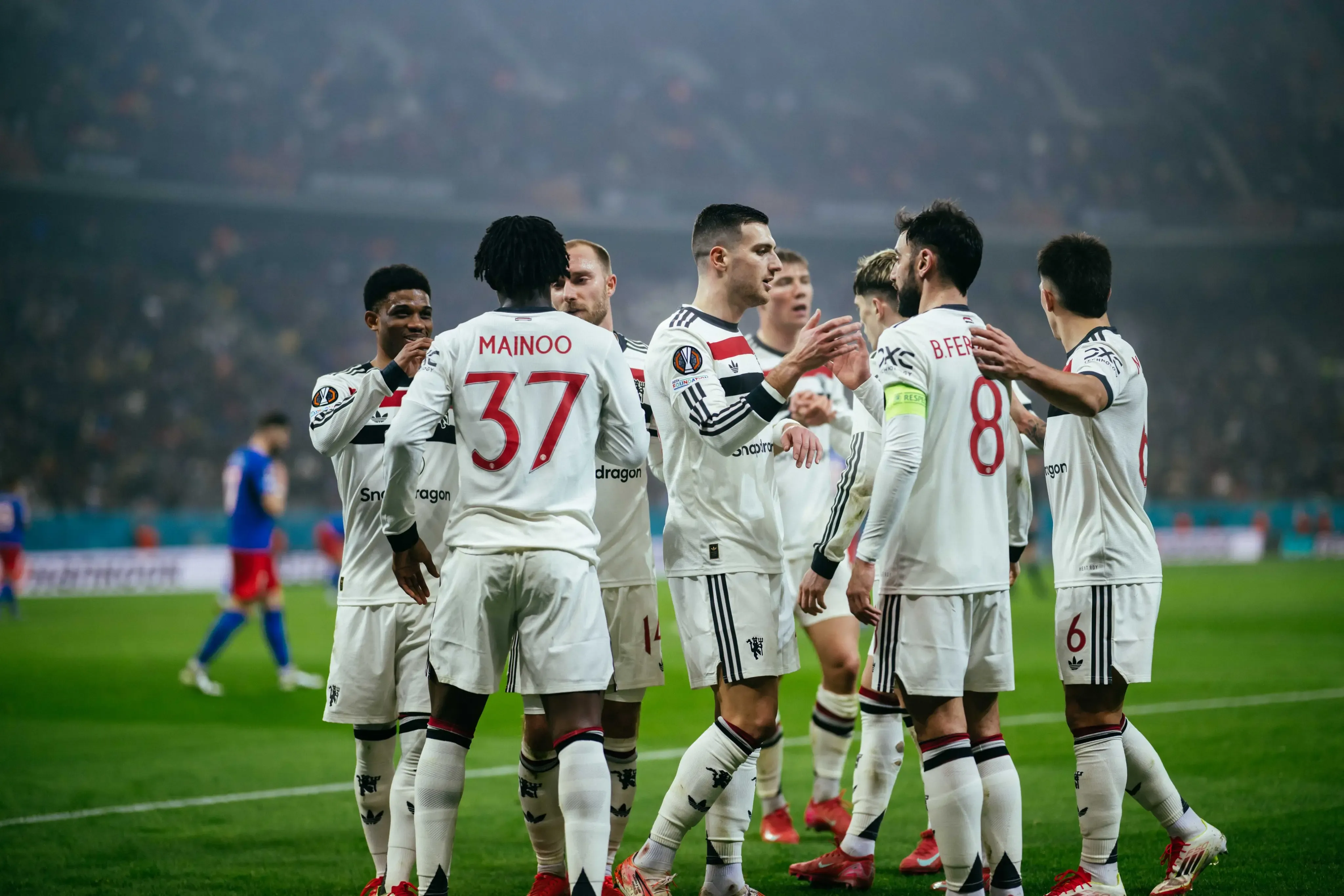 Manchester United and Tottenham Advance to Round of 16 in Europa League