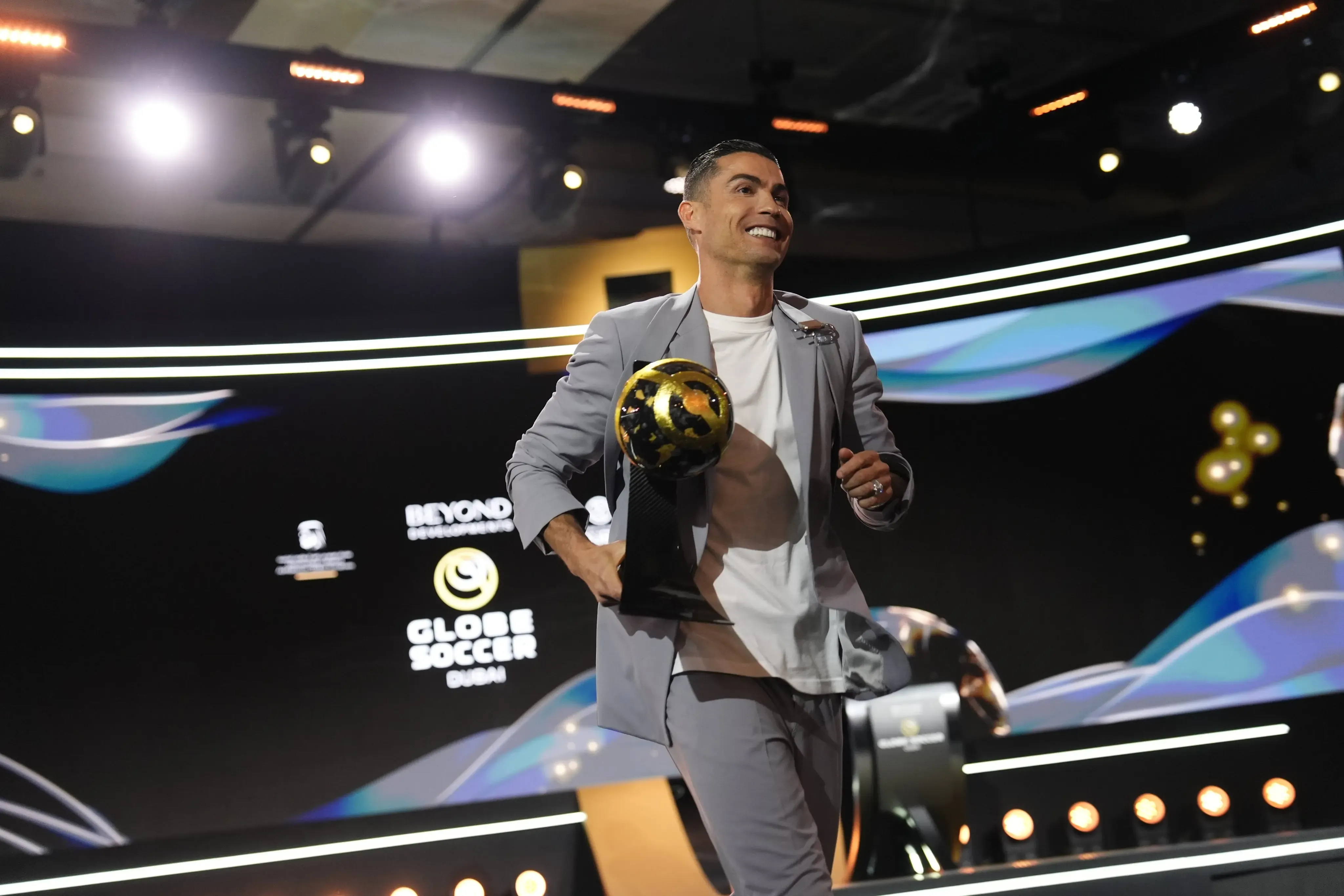 Ronaldo Supports Amorim Amidst Manchester United's Challenges as the Storm Passes
