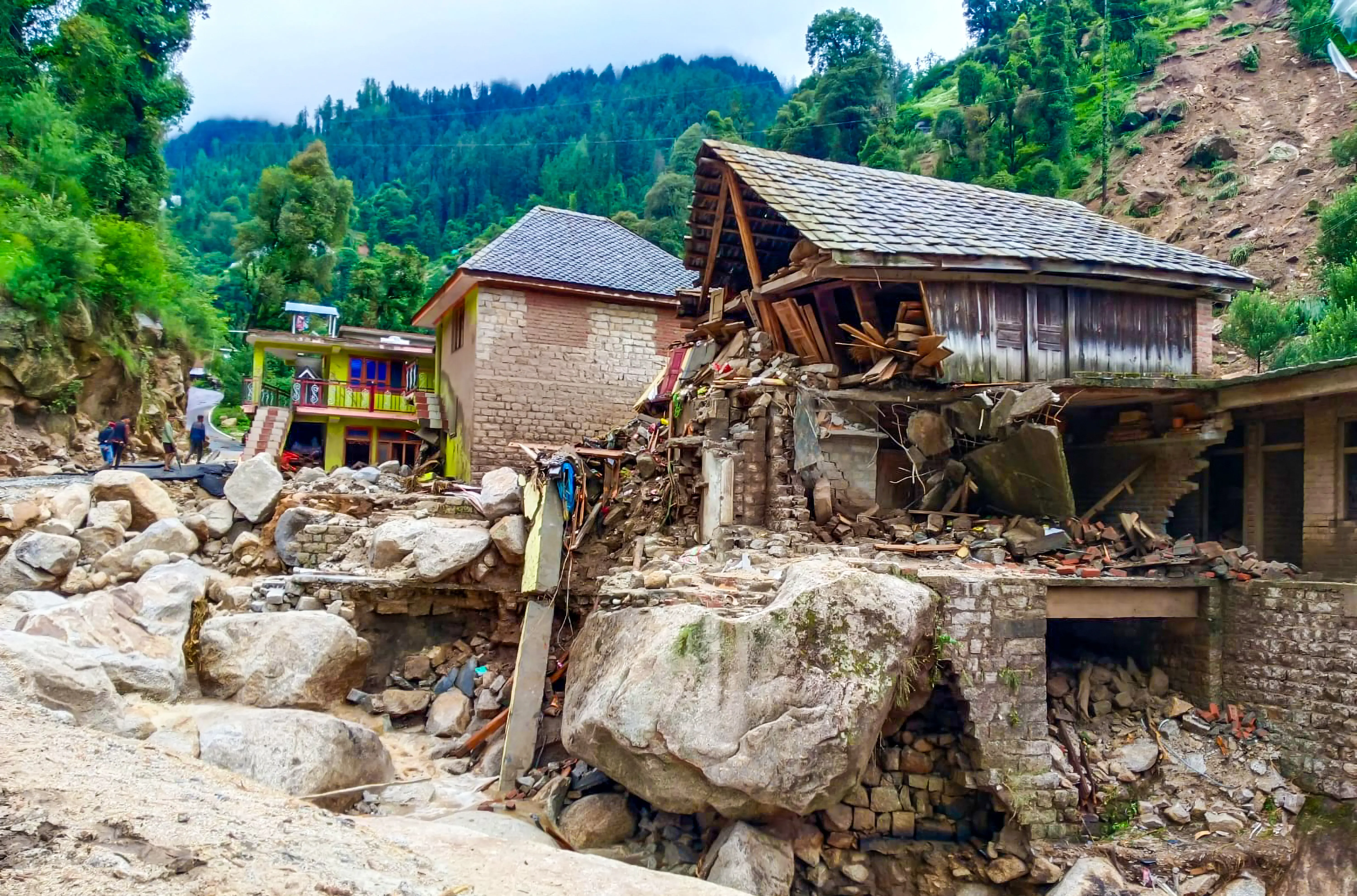 क्या मंडी में भारी तबाही ने जानमाल का नुकसान किया? अब तक 13 की मौत
