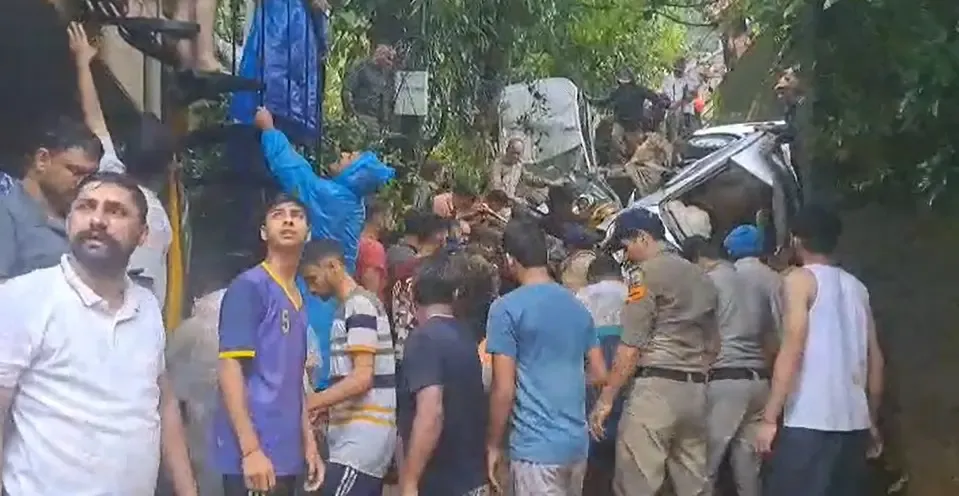 क्या मंडी में फिर से तबाही मची? फ्लैश फ्लड से दो लोगों की मौत, कई वाहन क्षतिग्रस्त