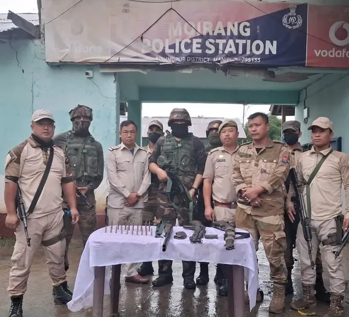 क्या मणिपुर पुलिस की कार्रवाई में बड़ी संख्या में हथियार बरामद हुए?