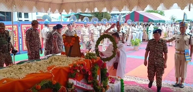 How did Manipur honor the CRPF officer struck by lightning during anti-Maoist operations?