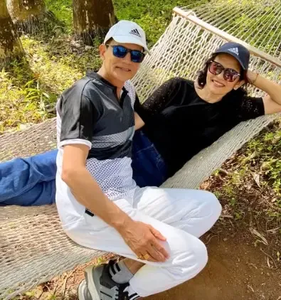  Manushi Chhillar wishes 'Happy anniversary to the best' parents