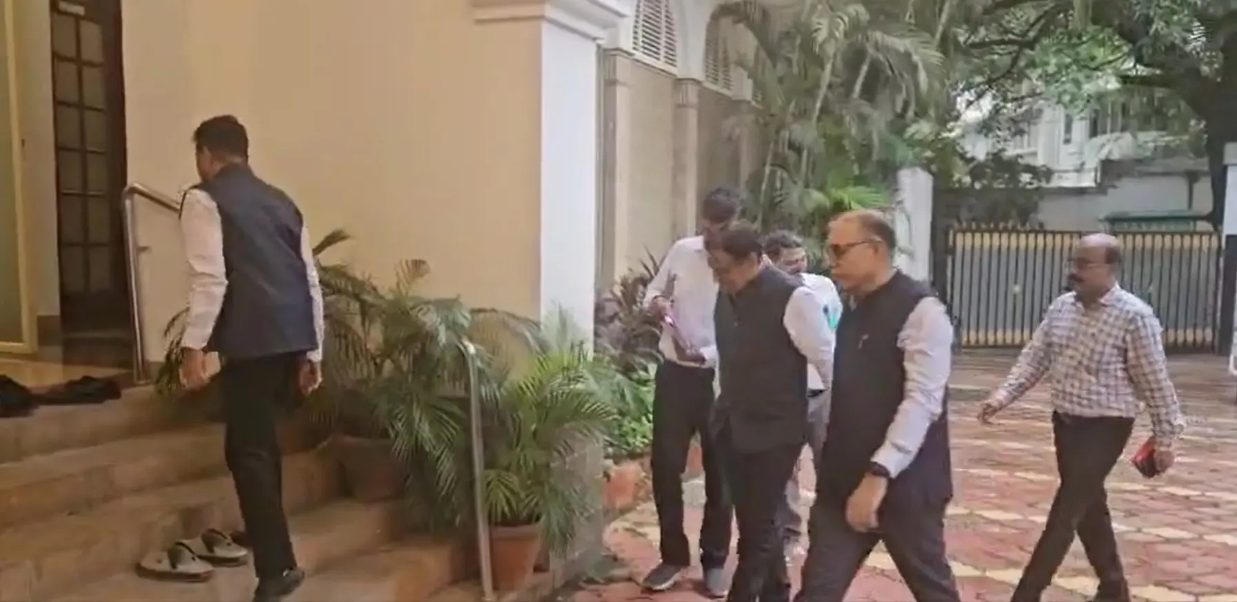 क्या मराठा आंदोलन के तहत मनोज जरांगे से बातचीत के बाद प्रतिनिधिमंडल विखे-पाटिल के घर पहुंचा?