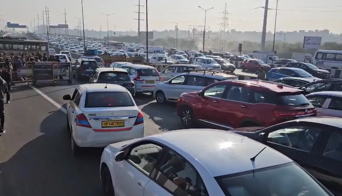 Severe Congestion at Ghazipur Border as Commuters Voice Concerns