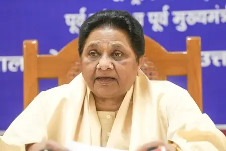 क्या मायावती ने सात राज्यों में पार्टी संगठन की तैयारियों की समीक्षा की और भाषाई विवाद पर चिंता जताई?