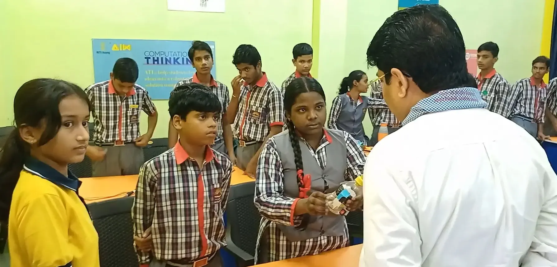 क्या मेगा टिंकरिंग डे पर छात्रों ने रचनात्मकता और तकनीकी कौशल का प्रदर्शन किया?