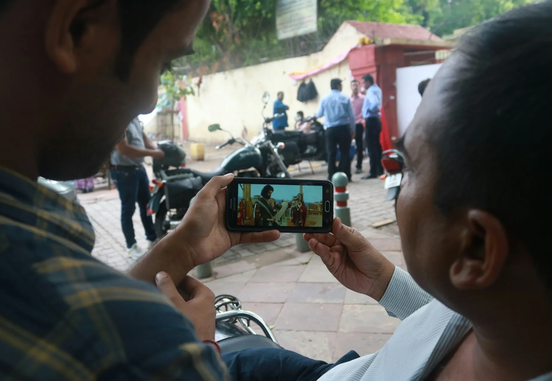 India Records 115.12 Crore Mobile Subscriptions: Government Report