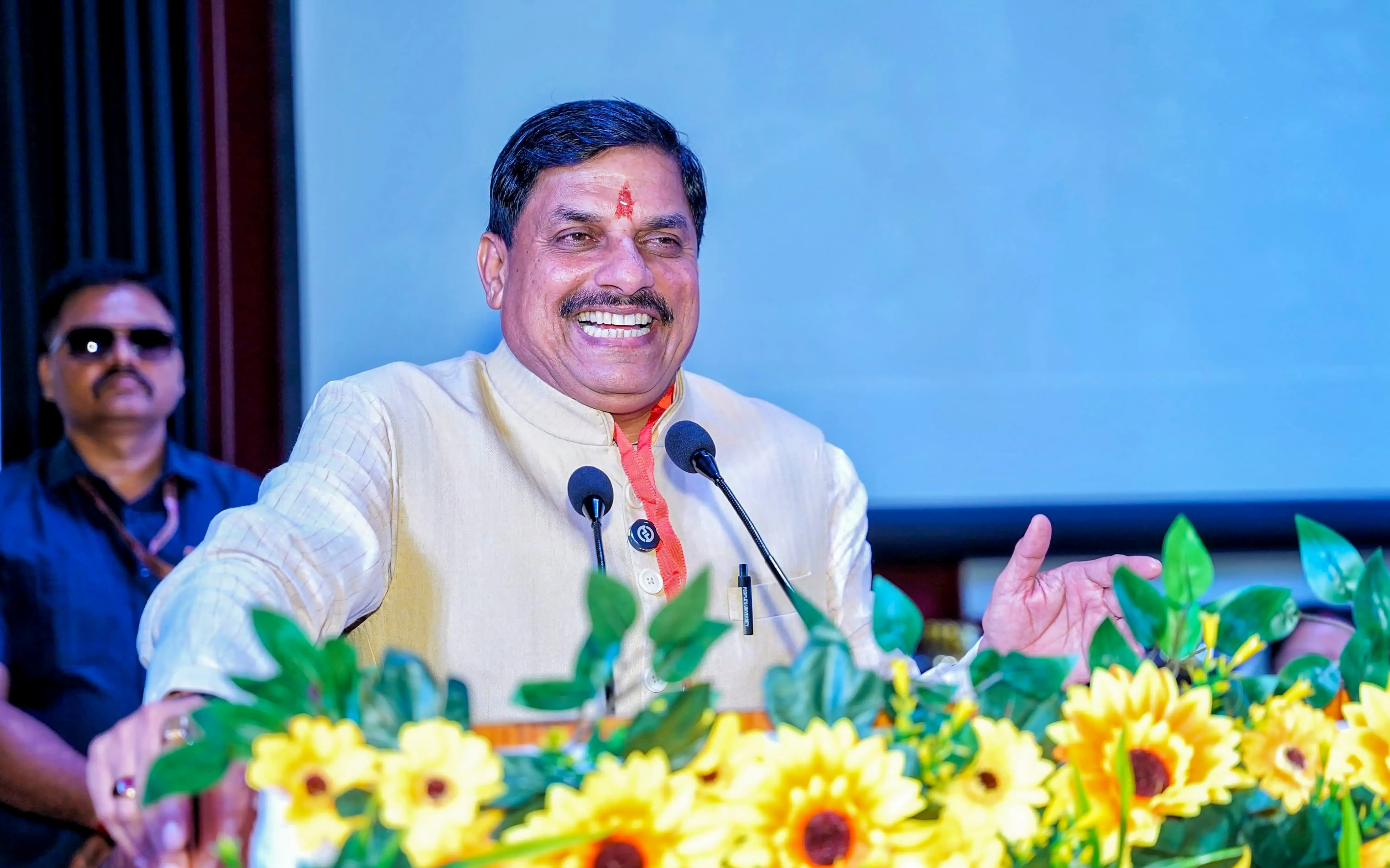 क्या मोहन यादव ने लाड़ली बहनों को एक करोड़ 27 लाख की सौगात दी और पक्का मकान का वादा किया?
