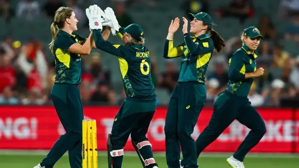 Mooney and Wareham’s Dominance Leads Australia to a Comprehensive Victory Over England in Ashes
