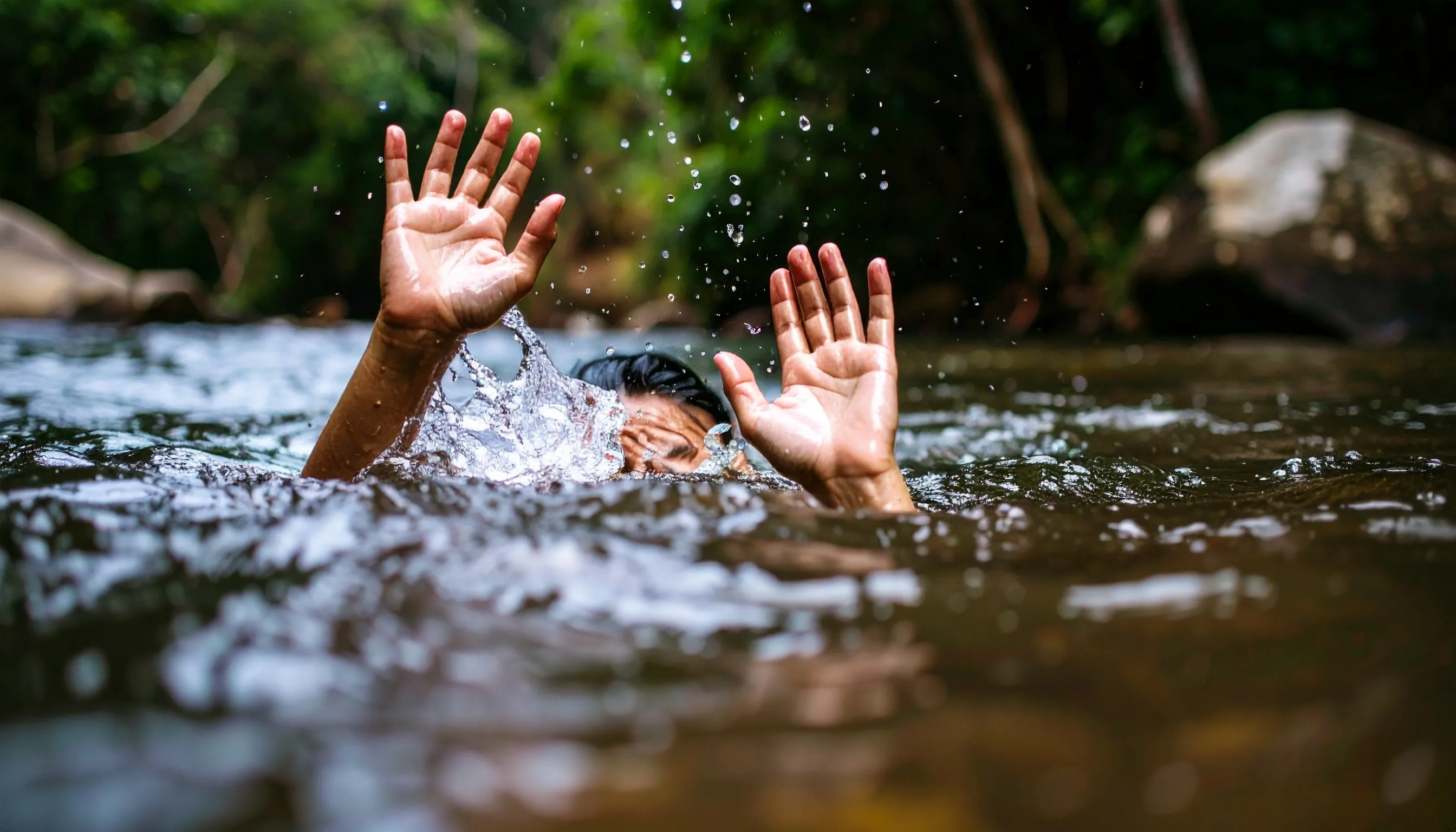 How Was Balaghat Youth Rescued After Being Swept in Flooded Wainganga River?