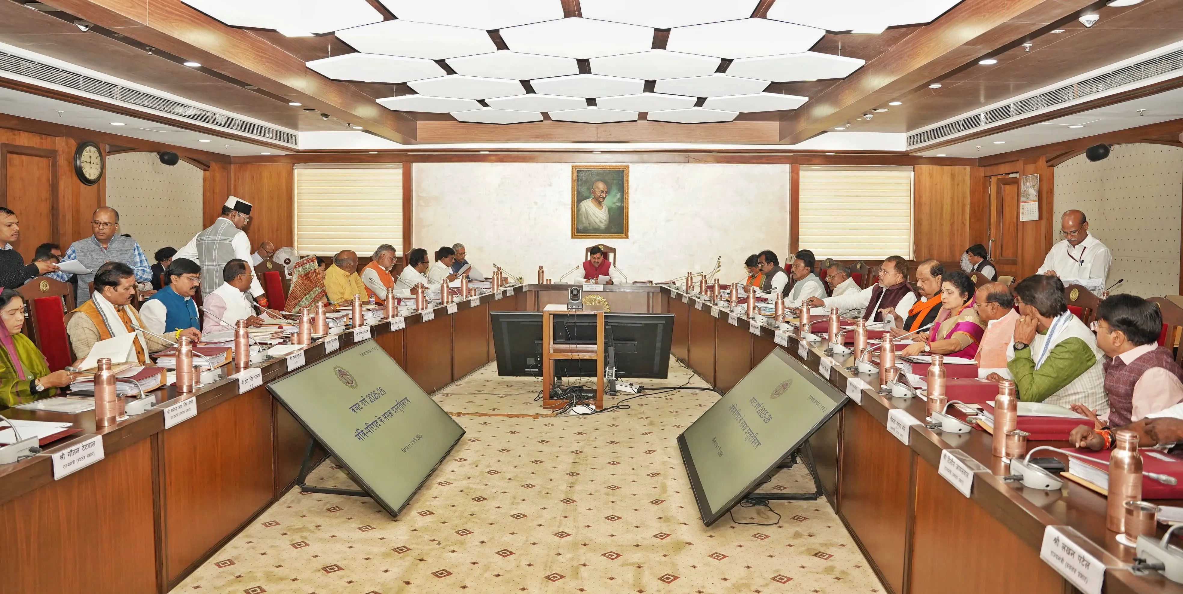 Madhya Pradesh Cabinet Expresses Appreciation to PM Modi and Delhi Voters for BJP's Success