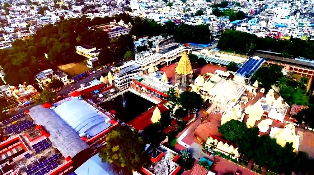 Did a Couple Experience Misbehavior from Security at Ujjain's Mahakal Temple?