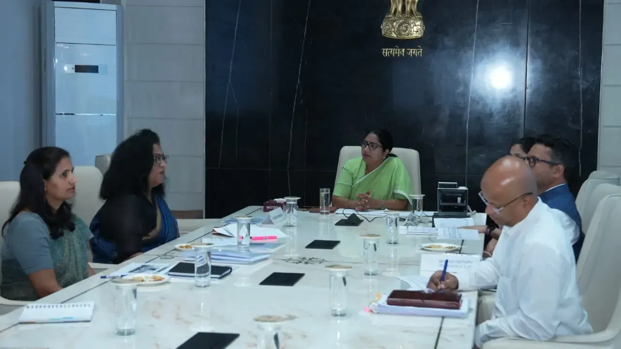 क्या मुख्यमंत्री रेखा गुप्ता ने उच्चस्तरीय बैठक में सामाजिक कल्याण योजनाओं की समीक्षा की?